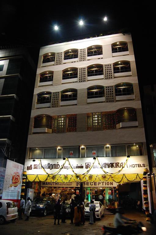 Sri Janakiram Hotels (اسری جاناكیرام هتل) 