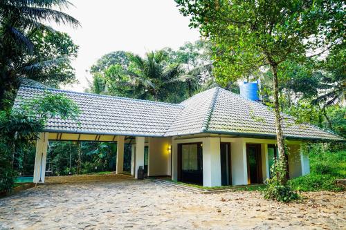 Oyo 10233 Century Village Resort 