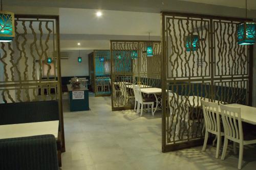 Chitra Lodge 