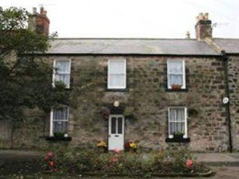Caroline House (كارولین هاوس) 