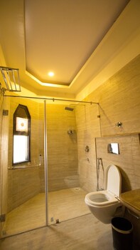 White Mushroom Jaipur V Inn Bathroom