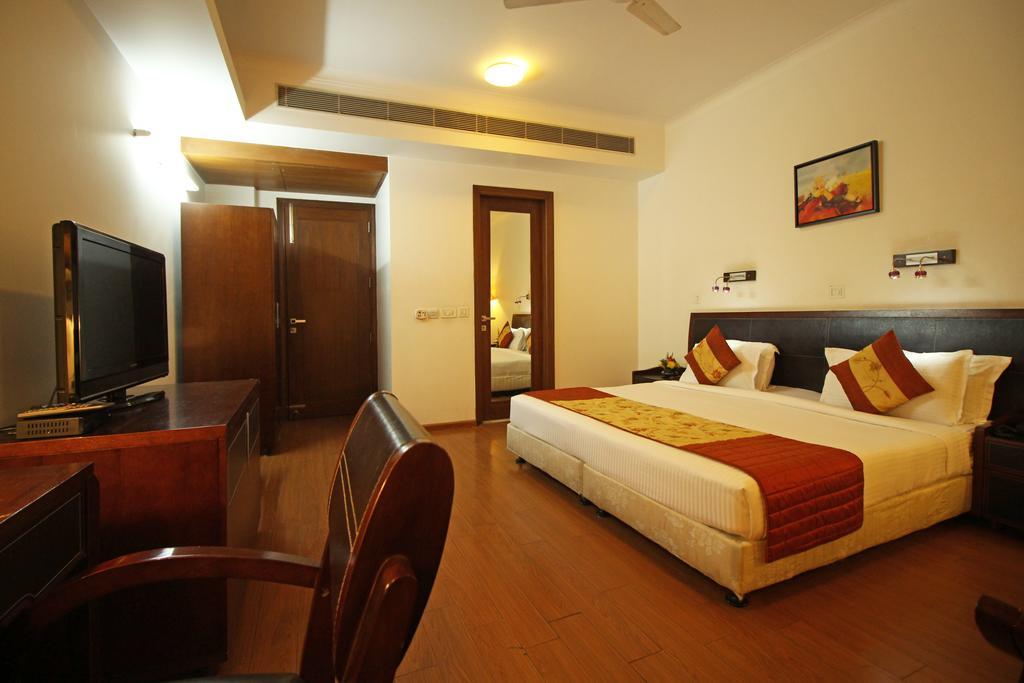 Mint Sarojville Suites 