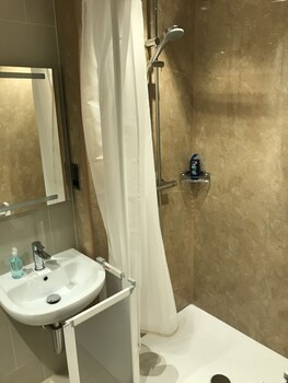 Vane House B&b Bathroom