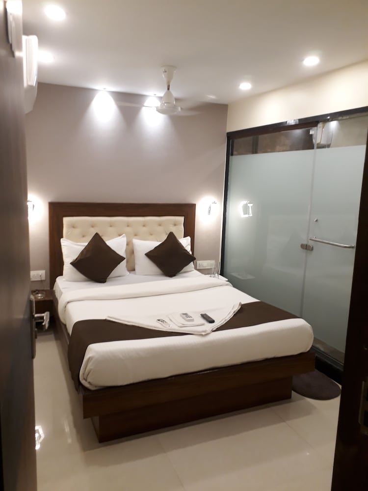 Garden Creek Residency Guestroom