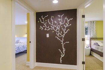 6 Luxurious 6br Seattle Home Living Area