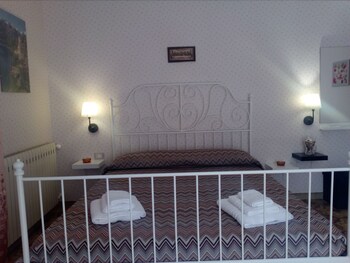La Perla Di Nicolosi Guestroom View