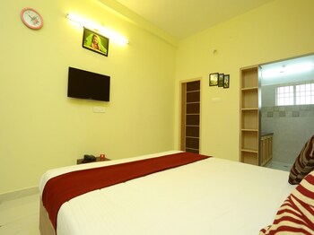 Oyo 13087 Subam Hill Resort Guestroom