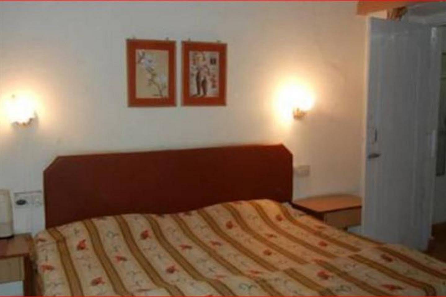 Hotel Grand Barrack 