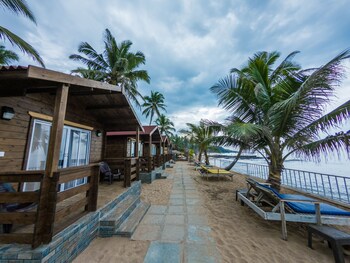 Vista Praia Beachfront Cottages Beach/Ocean View