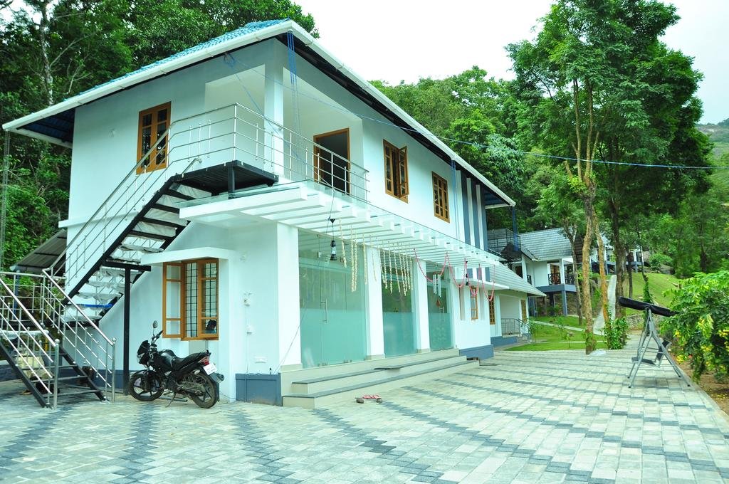 Woodrose Resort 