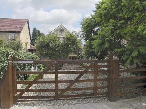 Cruck Cottage 