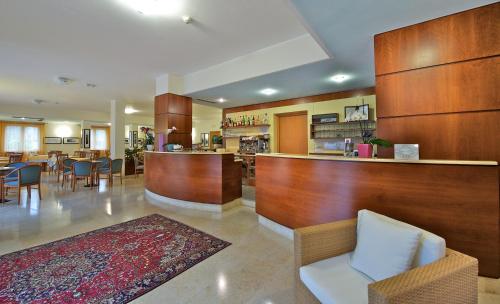 Hotel GarnÌ Orchidea (هتل گارنÌ اورچیدی) 