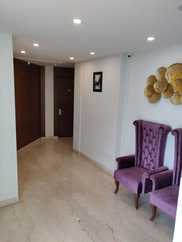 Hotel Maple Grand Interior Detail