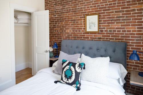 Contemporary South End Suites By Sonder 