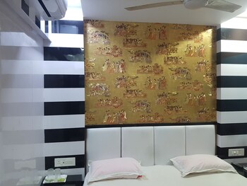 Hotel Laabh Guestroom