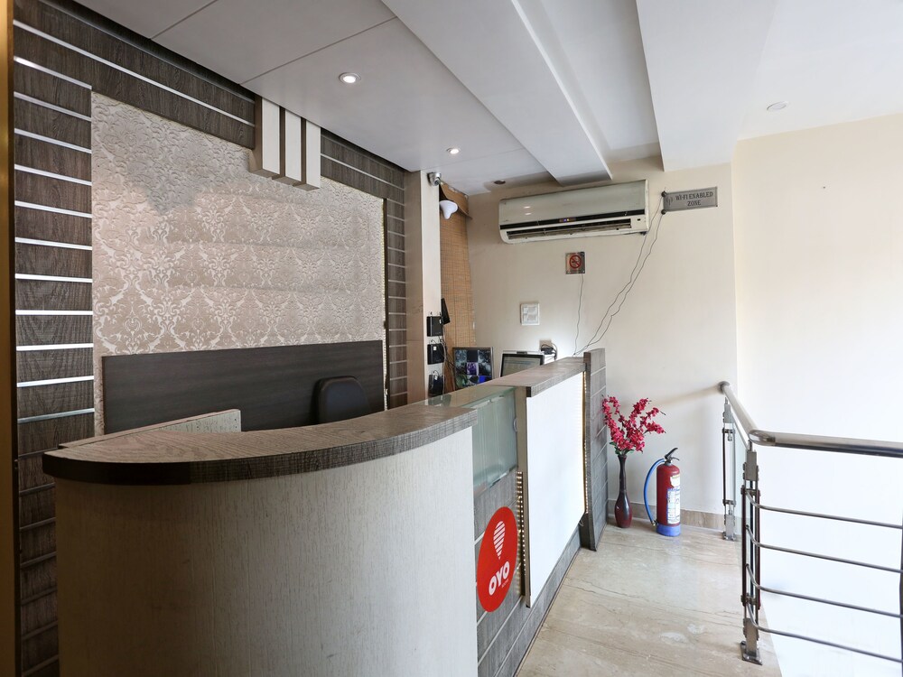 Oyo 1807 Hotel Platinum Inn Reception
