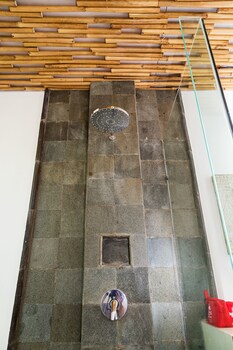 Zen Rooms Ubud Bisma 4 Bathroom Shower