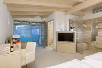Hotel Vega Guestroom