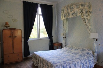 Chateau Des Lys Guestroom