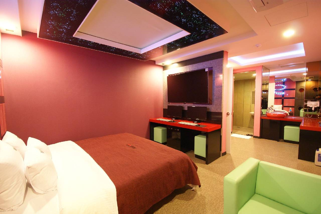 Ava Hotel Changwon (آوا هتل چانگوون) 