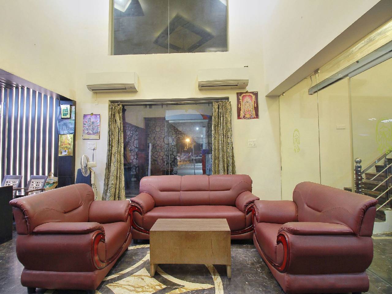 Oyo 11489 Pkn Classic Regency 