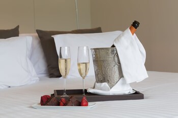 Calasetta Residence (كالاستا رزیدنس) Room Service - Dining