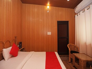 Oyo 12212 Ramanuj Cottage Guestroom