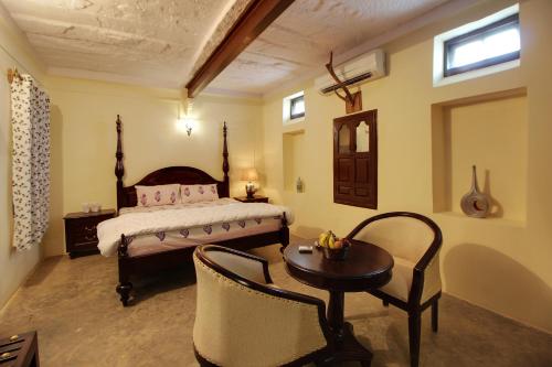 Jawai Castle Resort A Heritage Hotel In Jawai Leopard Reserve 