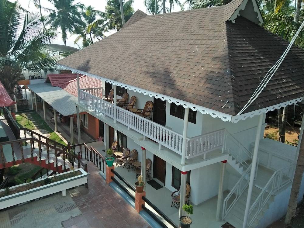 Black Beach Resort Exterior