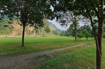 Corbett Riverside Resort 