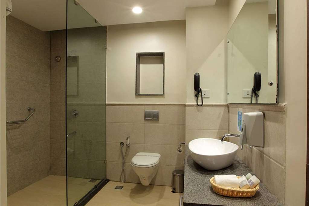 Purple Palms Resort & Spa Guest Room Bath