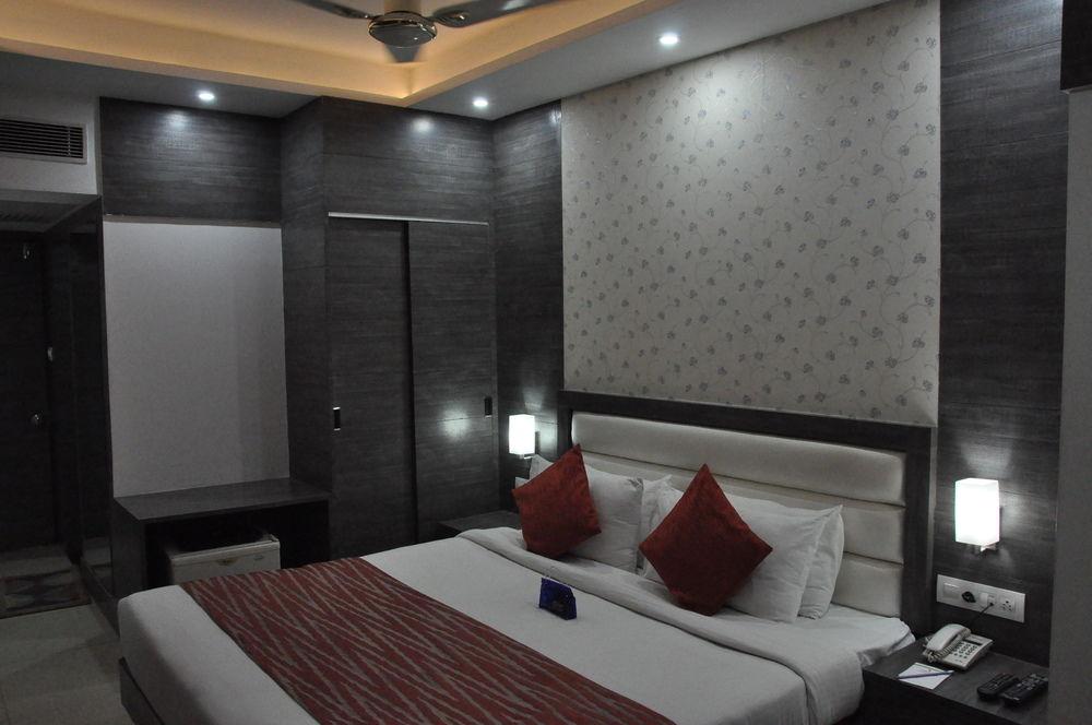 Oyo Premium Gwalior City Centre 