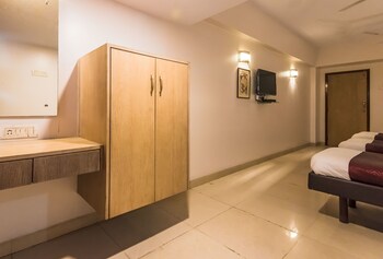 Hotel Vashi Inn 