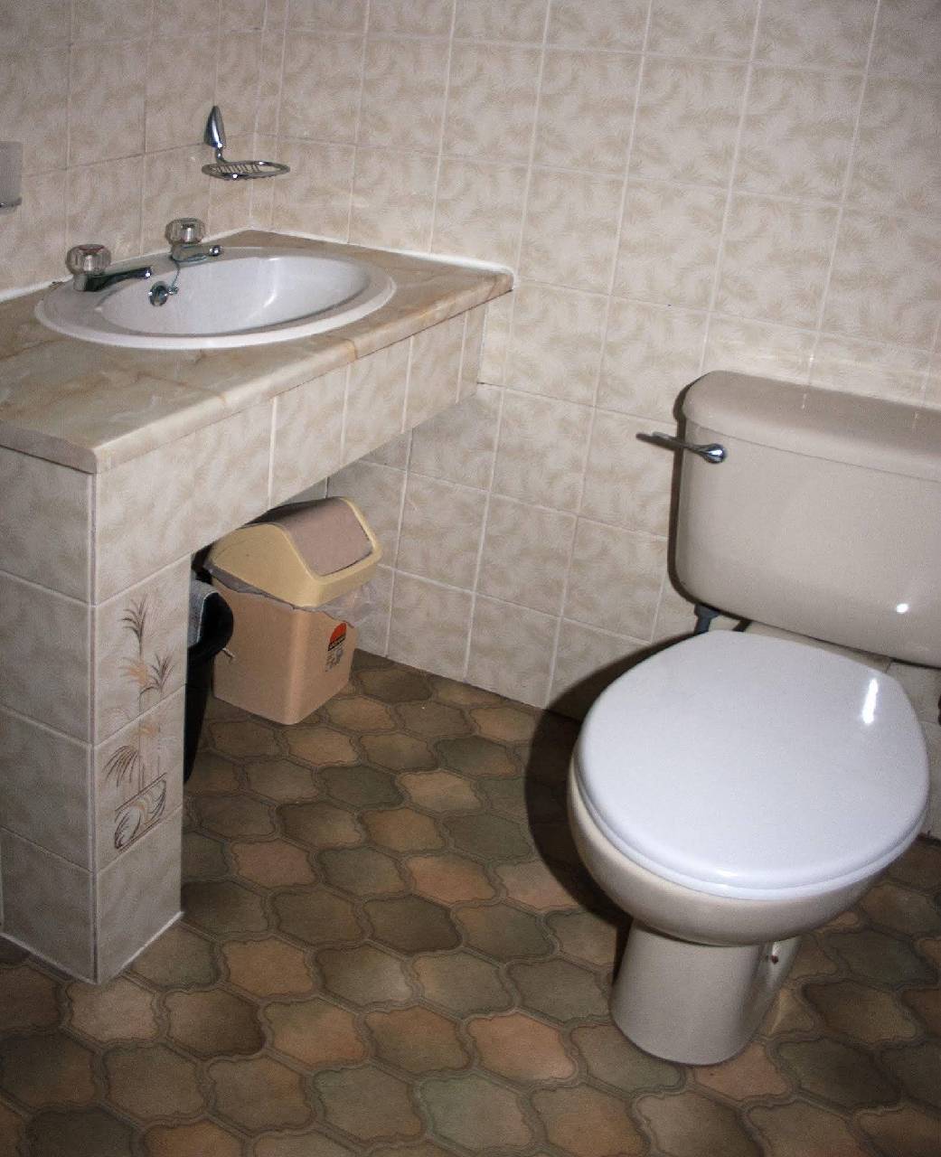 Lyndene Holiday Apartments (لیندن هالیدی آپارتمنتس) 