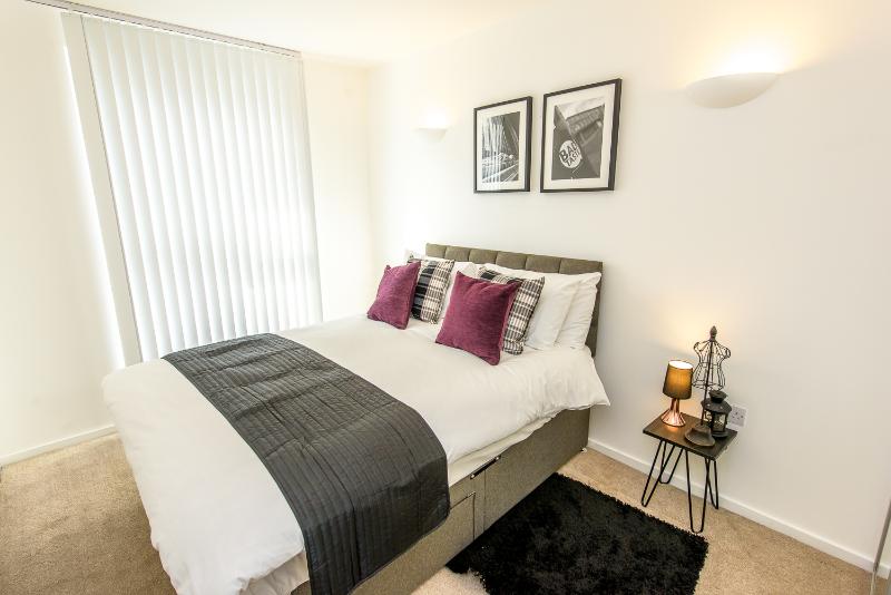 Approved Serviced Apartments Skyline Room