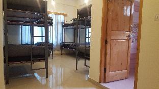 Whoopers Hostel 