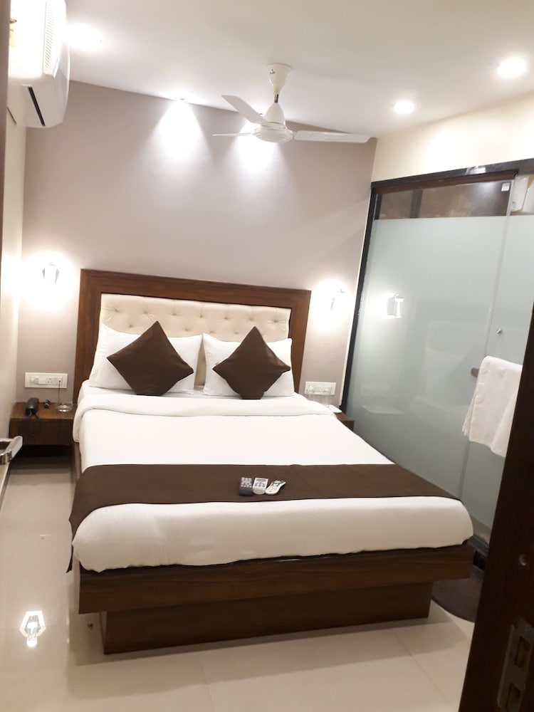 Garden Creek Residency Guestroom