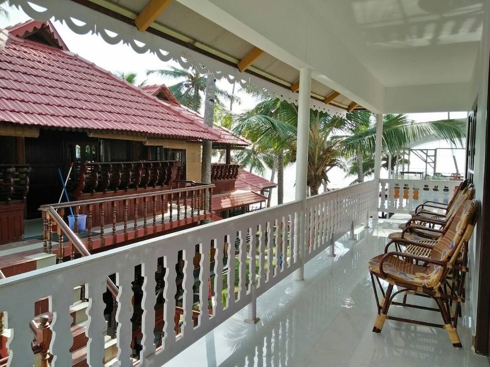 Black Beach Resort Guestroom