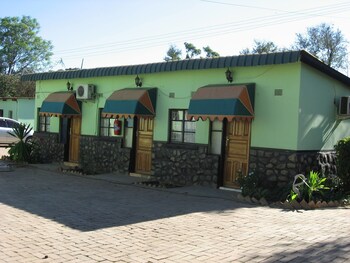 Richland Lodge Exterior detail