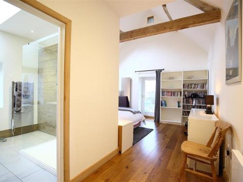 Hazel Manor Wing Stroud 