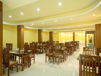 Oyo 11547 Hotel Mona Palace Restaurant