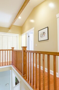 6 Luxurious 6br Seattle Home Living Area