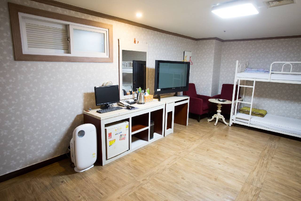 Ritz Hostel 