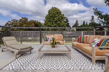 6 Luxurious 6br Seattle Home Terrace/Patio