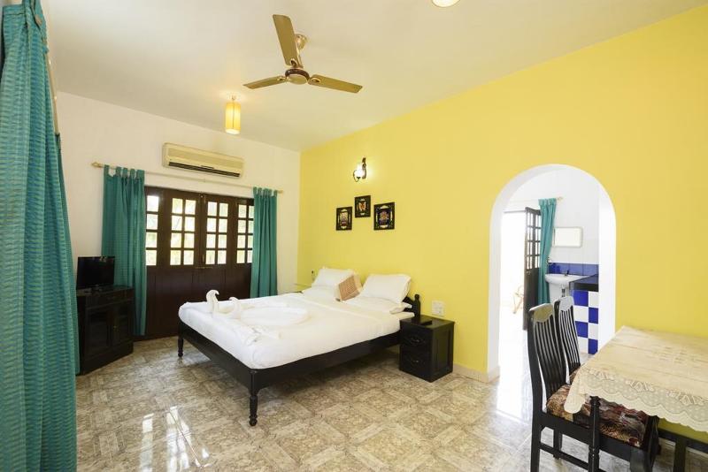 White Feather Guest House Room