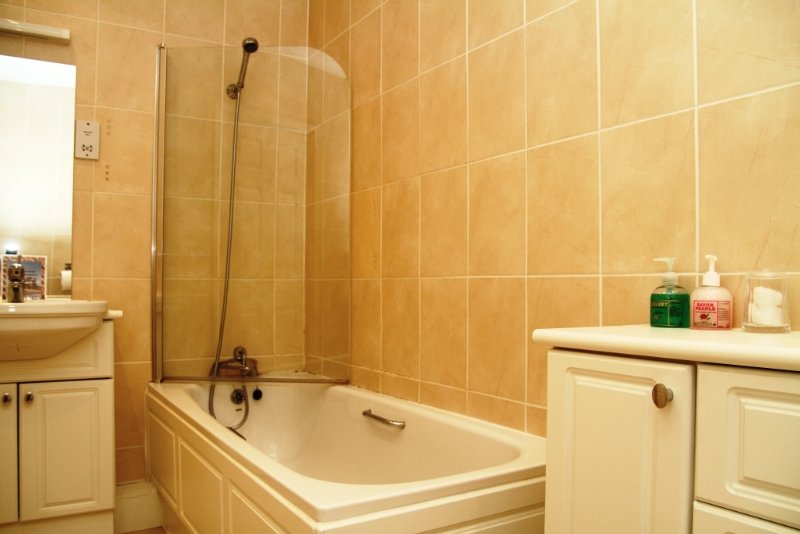 Tankerville Arms Hotel Room