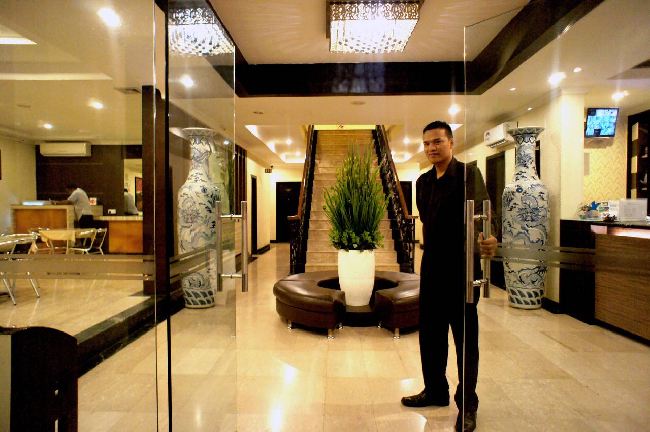 Sky View Hotel (اسکای ویو هتل) 