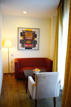 Vits Mango Blossom Living Area