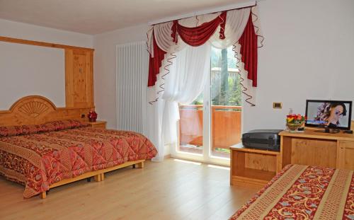 Hotel La Roccia (هتل لا روكسیا) 