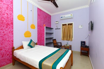 Oyo 7747 Ss Residency Guestroom